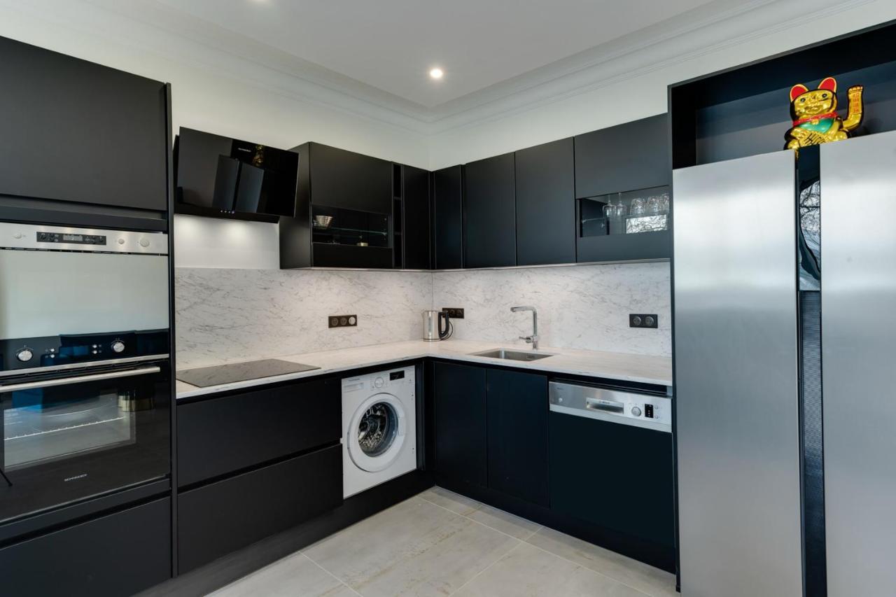 Swan Lake - Design Apartment Facing Lake อานซี ภายนอก รูปภาพ